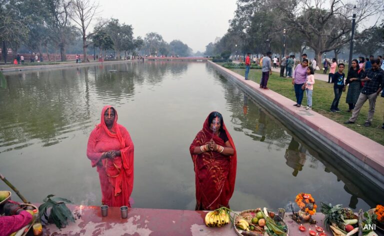 दिल्ली छठ पूजा के लिए 1,000 'मॉडल घाट' तैयार करेगी: आतिशी