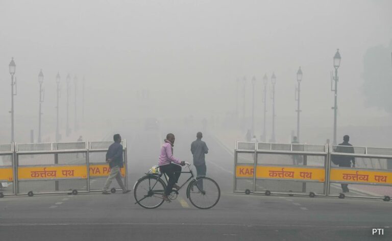 Delhi Air Remains Toxic, Dense Smog Lowers Visibility, Trains Delayed