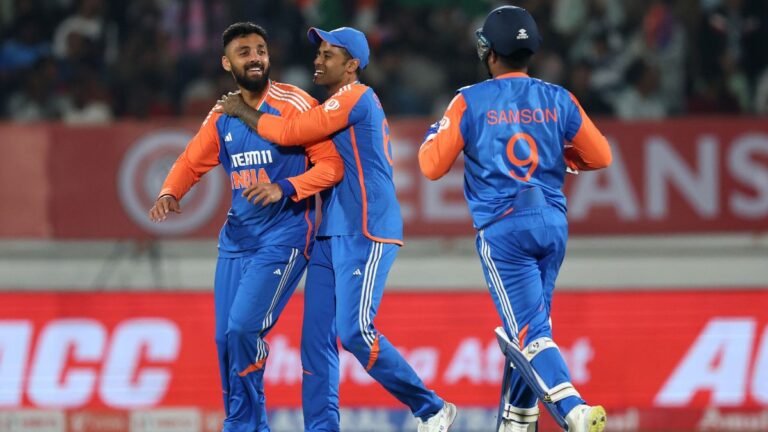 वरुण चकरवर्डी तूफान नवीनतम T20I रैंकिंग में शीर्ष 5 में पांच विकेट के बाद पाँच-विकेट बनाम इंग्लैंड में राजकोट में