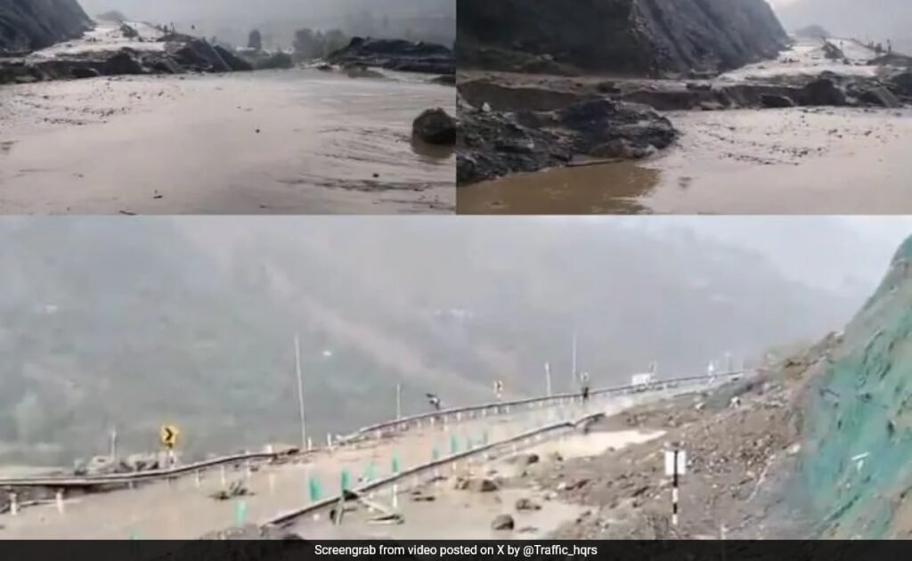 J & K में भारी बारिश भूस्खलन, फ्लैश बाढ़, ट्रैफ़िक अवरुद्ध है