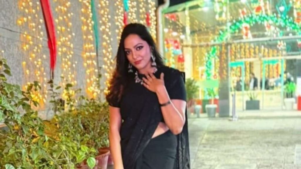 बांग्लादेशी मॉडल कोलकाता में नकली आधार का उपयोग करने के लिए आयोजित किया गया, भारतीय पासपोर्ट की तलाश के लिए मतदाता आईडी
