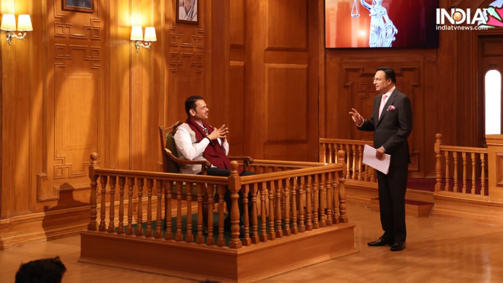 हमने शरद पावर से बात करने के बाद 80-घंटे सरकार का गठन किया: AAP KI ADALAT में FADNAVIS