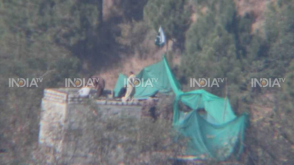 पाकिस्तान का निर्माण POK में डबल-स्तरित बंकरों को LOC से आतंकवादियों में घुसपैठ करने के लिए | भारत टीवी अनन्य