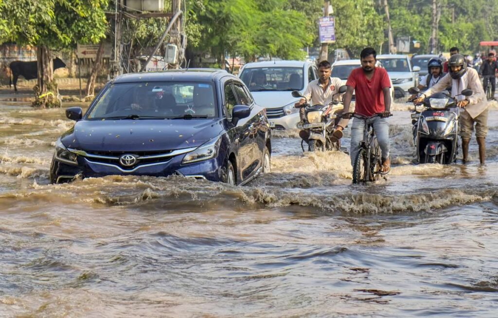 मौसम अद्यतन आज: IMD गुजरात के लिए लाल चेतावनी जारी करता है, गुरुग्राम, फरीदाबाद के लिए हल्की बारिश की भविष्यवाणी करता है